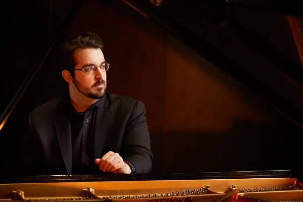 Charles Richard-Hamelin - Agence Station Bleue