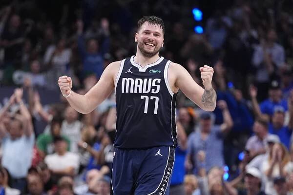 Dallas drží naději na obrat finále NBA, ve čtvrtém zápase série porazil Boston a snížil na 3:1