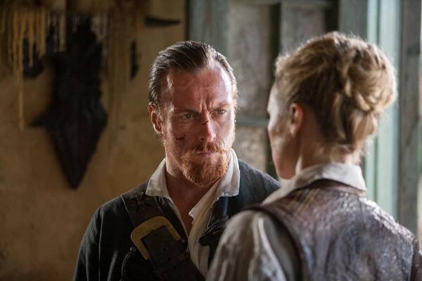 Pod černou vlajkou - Hledání spojenců - Z filmu - Toby Stephens
