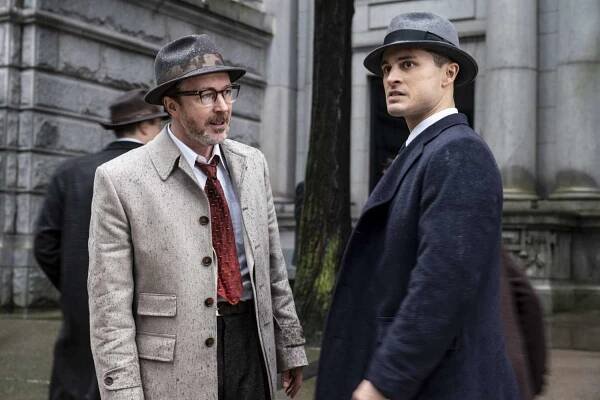 Projekt Modrá kniha - Washingtonský kolotoč - Z filmu - Aidan Gillen, Michael Malarkey