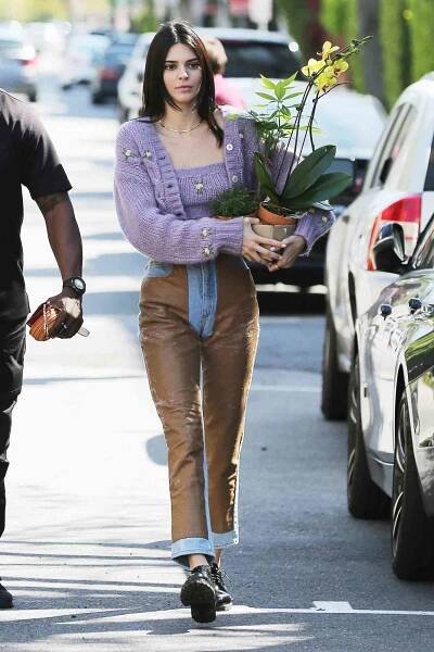 Kendall Jenner buys a bouquet of flowers in her classic car