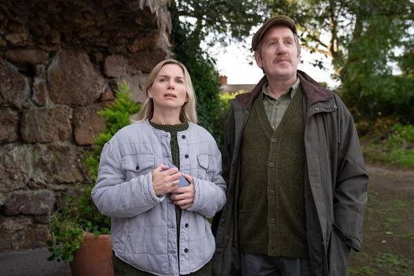 Zlé sestry - Podezřelá osoba - Z filmu - Eva Birthistle, Michael Smiley