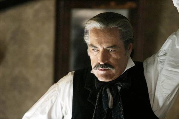 Deadwood - Když trpí děti - Z filmu - Powers Boothe