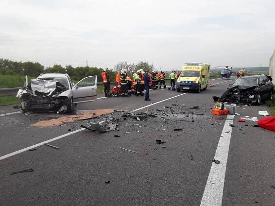 Dva vrtulníky LZS zasahují na obchvatu Kolína u dopravní nehody… | POŽÁRY.cz - ohnisko žhavých zpráv | hasiči aktuálně