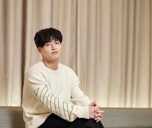 Kang Ha Neul si v seriálu Trees Die on Their Feet zahraje málo známého divadelního herce