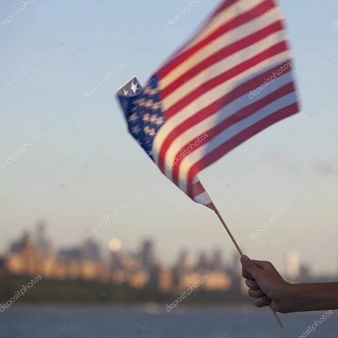 Americká vlajka v den nezávislosti na řece hudson s výhledem na manhattan - new york city (nyc) - Spojené státy americké — Stock obrázek
