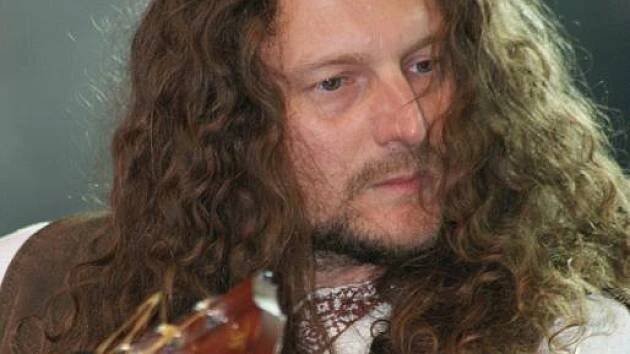 Opava a Kobeřice hostí adventní koncerty Tomáše Kočka