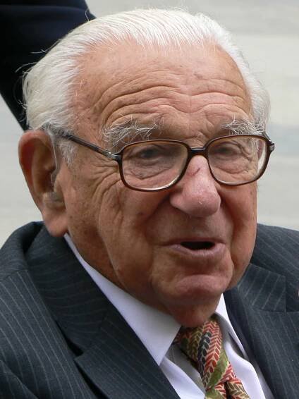 Soubor:Nicholas Winton in Prague cropped.jpg