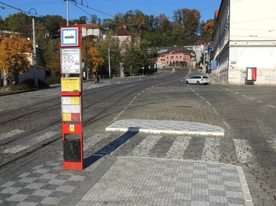 Dopravní komplikace v Praze začaly: Malostranská je bez tramvají, Florenc bude bez metra