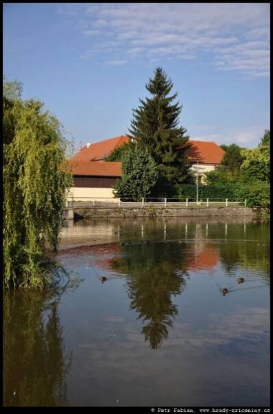 Třebotov – fotografie / hrady-zriceniny.cz