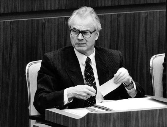 Kundera, Jakubisko, Sinéad i „Chandler“: Osobnosti, které jsme letos ztratili