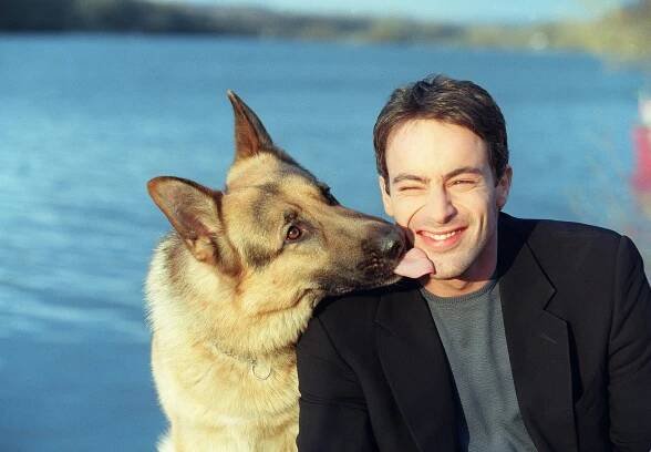 Komisař Rex - Smrt přišla dvakrát (S07E09) (2001)