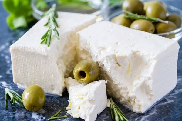 Sýr Feta, olivy, rozmarýn — Stock obrázek