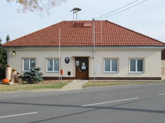 Oprava fasády budovy Obecního úřadu ve Vícově - Oficiální stránky obce Vícov