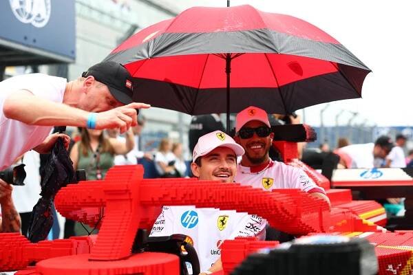 Piloti F1 usedli do unikátních formulí z lega. Všechny vznikly v Česku
