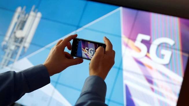 Aukci kmitočtů pro 5G internet napadli všichni čeští operátoři
