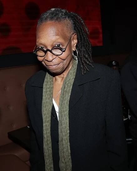 „Svoje holky“ osvobodila Whoopi Goldberg před 50 lety: Raději je bude sbírat z podlahy, než aby oblékla podprsenku