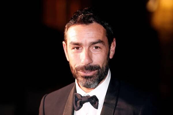 Equipe de France de football : "Il faut garder une certaine ossature", estime Robert Pirès