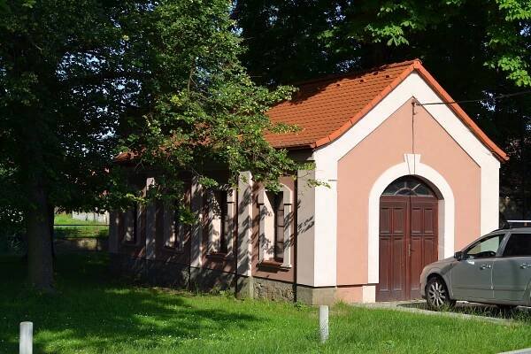 Soubor:Chrášťany, okres Praha-západ, kaple 03.JPG – Wikipedie