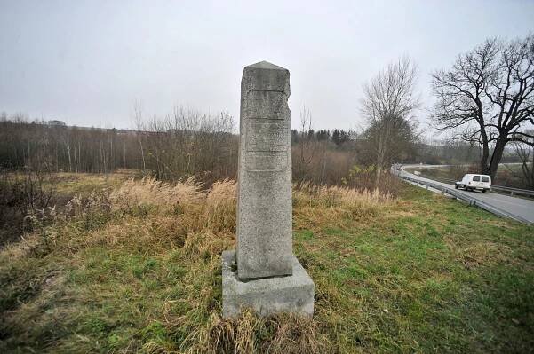 Historický milník poblíž obce Arneštovice – Profimedia.CZ