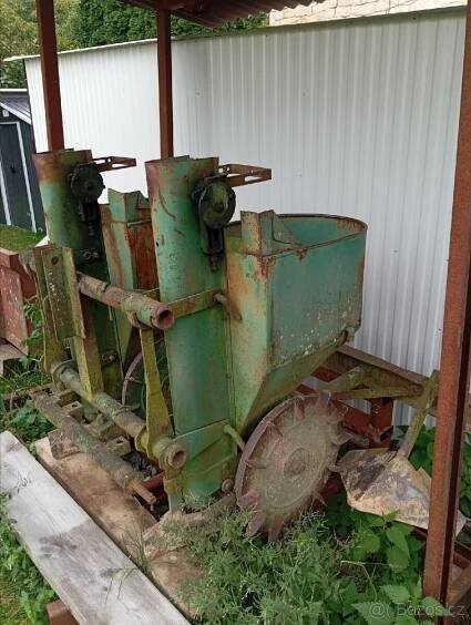 Prodám sázeč brambor za traktor