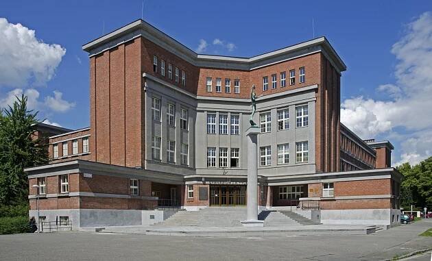 Rašínovo státní gymnázium a vila ředitele gymnázia | Objekty | Královéhradecký architektonický manuál