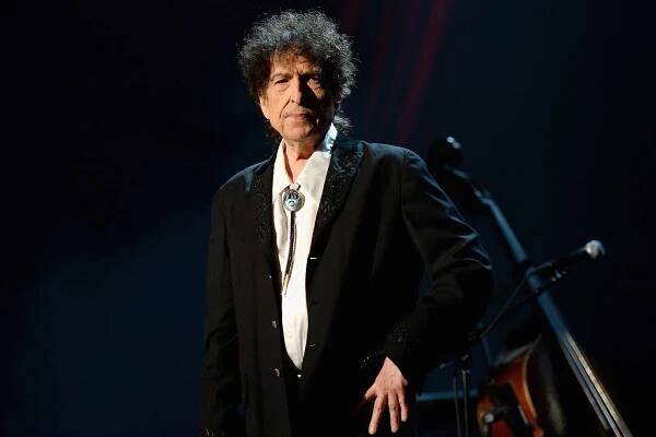 bob-dylan-2000x1333