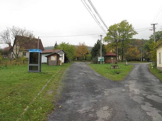 Soubor:Bučávka, náves.jpg