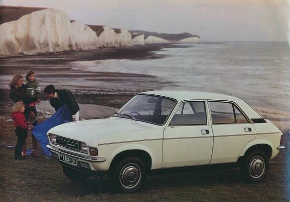Zjevení pro československé řidiče: V 70. letech se u nás dal koupit britský automobil Austin Allegro. Proslavil se hranatým volantem, s tím se k nám ale nedovážel