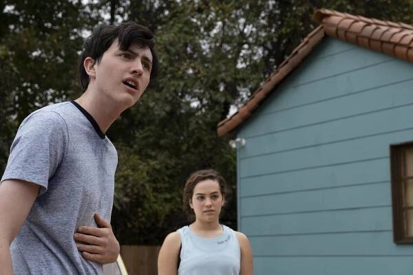 Cobra Kai - Klid před bouří - Z filmu - Gianni DeCenzo, Mary Mouser