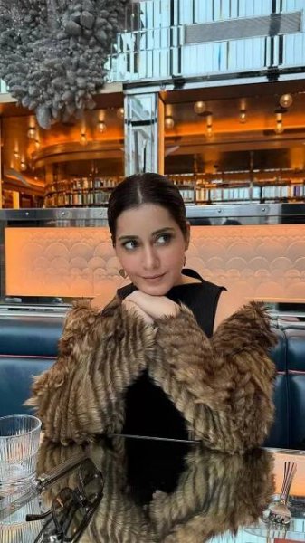 Raashii Khanna lights up London streets