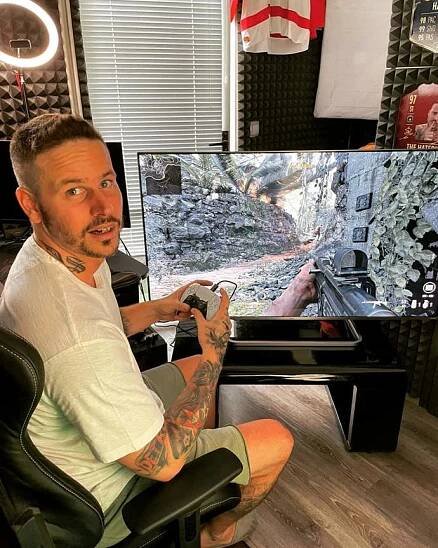 FOTO: Tomáš Rys je profesionální hráč her. – stránka 97