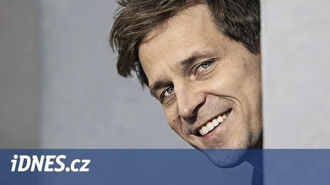 Igor Orozovič se pochlubil fotkou miminka. Partnerku stále tají - iDNES.cz