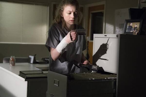 Živí mrtví - Bezpráví a pořádek - Z filmu - Emily Kinney