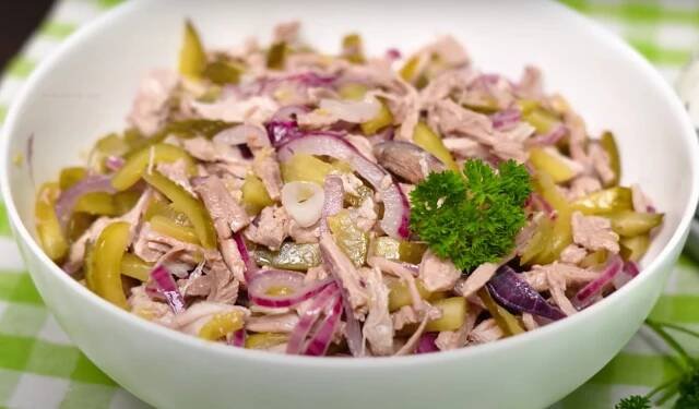 Recept na dokonalý salát, který v Česku skoro nikdo nezná! Ideální jídlo, pokud chcete hubnout a zároveň se dobře najíst