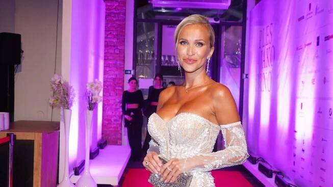 Nela Slováková po rozchodu netruchlí. Na Bali si užívala party se zápasníkem Roušalem