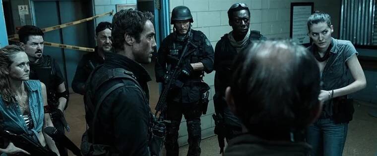 Louis Mandylor, Johnny Strong, Hakeem Kae-Kazim, Chelsea Edmundson - Daylight's End - Z filmu