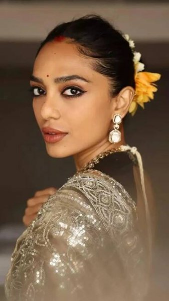 Sobhita Dhulipala Exudes Unmissable Elegance in a Stunning Saree Look