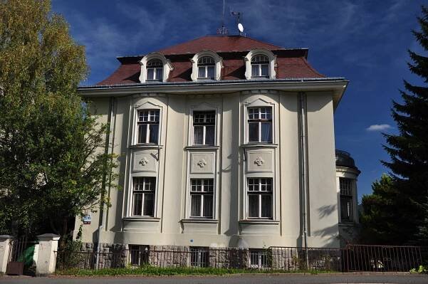 Soubor:Vila, Palackého 10, Jablonec nad Nisou.JPG