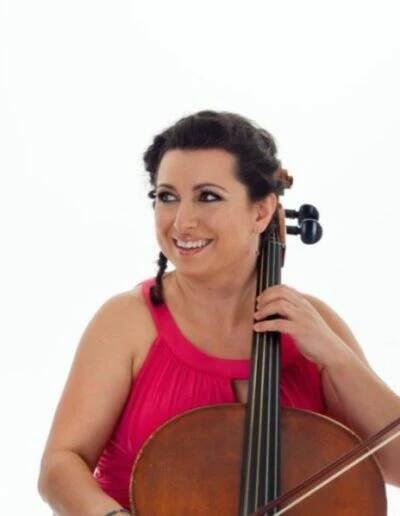 Hana Shabuová-Baboráková, violoncello