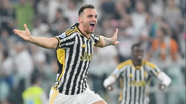 Turínské derby ovládl Juventus. Inter pouze remizoval a AC jde do čela