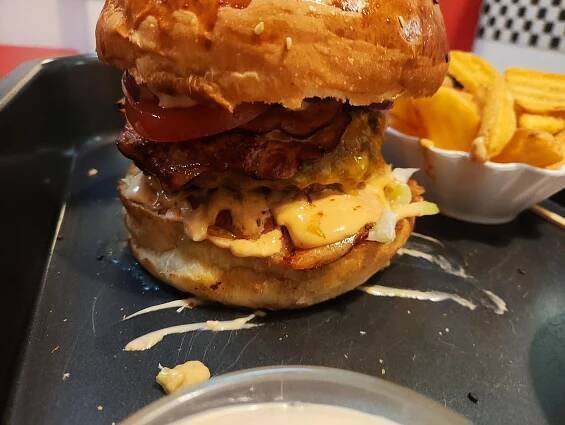 Fotogalerie • Huja Burger (Restaurace a pohostinství) • Mapy.com