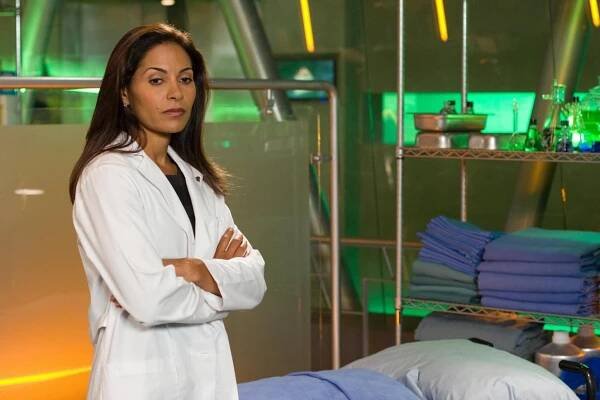 Heuréka – město divů - V oblacích - Z filmu - Salli Richardson-Whitfield