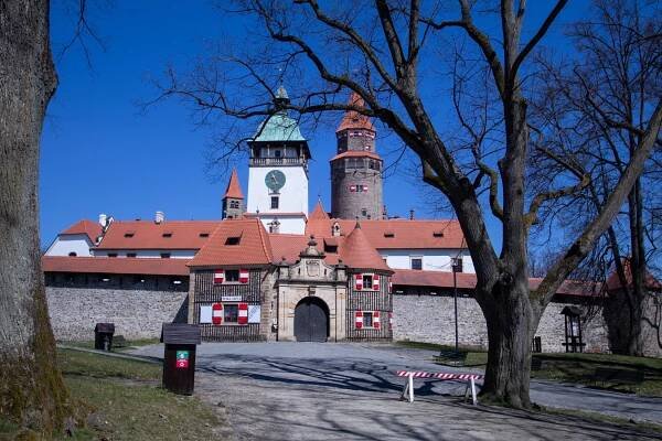 Tipy na jarní výlety: navštivte hrady i zámky, prozkoumejte taje jeskyní, užijte si plavbu a vydejte se za poznáním - OLOMOUC.CZ