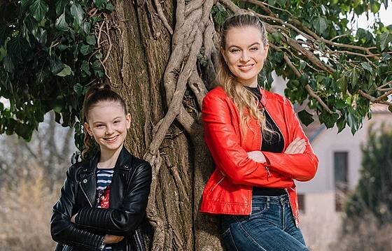 Nikola Pecháčková a její sestra Michaela Pecháčková