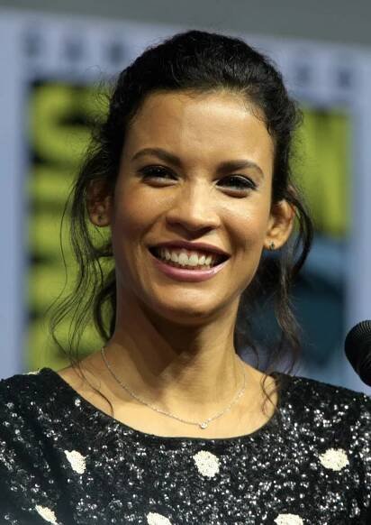 Fear The Walking Dead Cast: Walking Amongst The Survivors