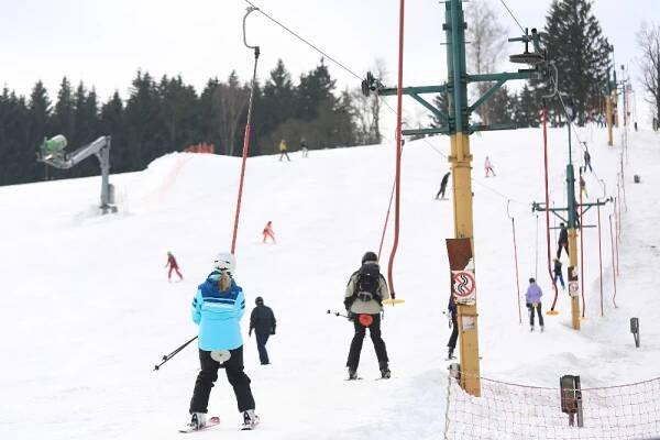 Sjezdovky na Vysočině o víkendu vyzkoušeli první lyžaři | Vysočina-news.cz