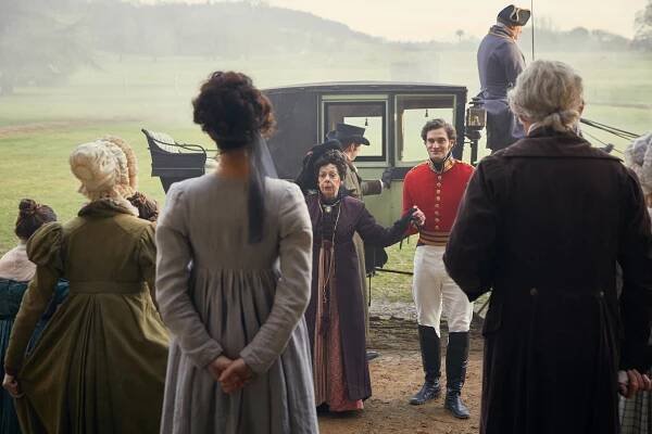 Frances de la Tour, Tom Bateman - Jarmark marnosti - Slečna Sharpová si nachází přátele - Z filmu