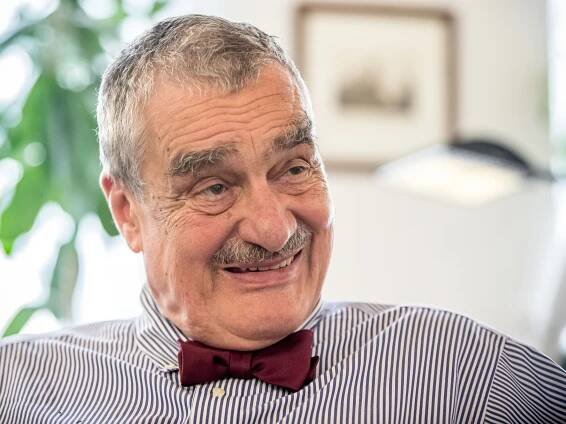 Karla Schwarzenberga jsem si vážil, řekl Zeman. Vzpomínají i další osobnosti