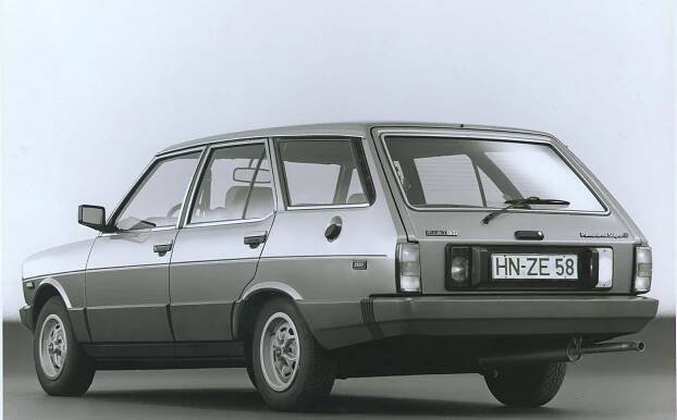 Tuzexová limuzína řezníků a zelinářů. Za jeden Fiat 131 Mirafiori byly tři Trabanty